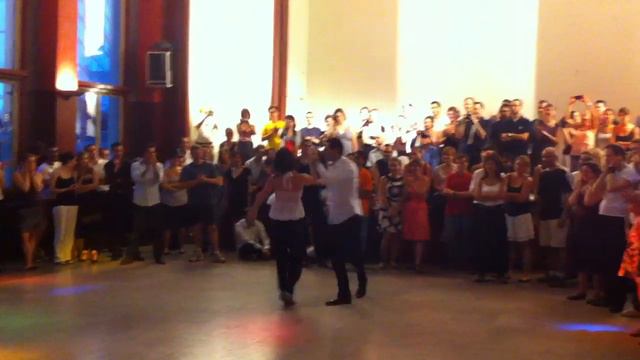 Fast Rock Performance by Umbrella - The Baseballs смотреть онлайн