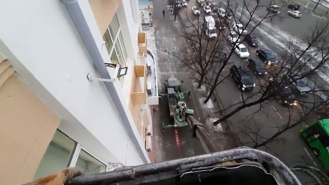 Фасадные корзины на кондиционеры. Монтаж с автовышки. смотреть онлайн