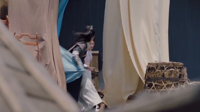 Prince blocked fatal blow for her, she applied medicine to him in tears💕Best C-Drama Clip смотреть онлайн