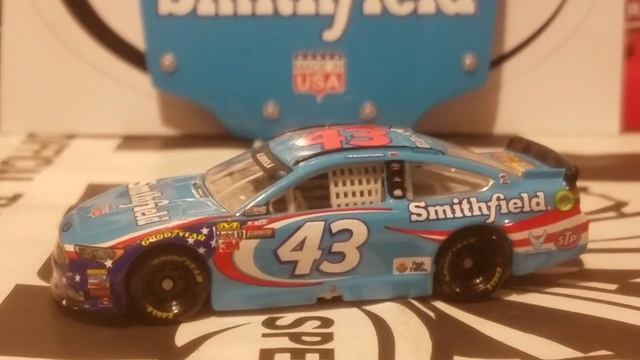 NASCAR Authentics Die-Cast Review - Aric Almirola 2017 Smithfield 1:64 смотреть онлайн
