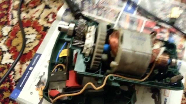 Разобрал циркулярную пилу Bosch PKS55A смотреть онлайн