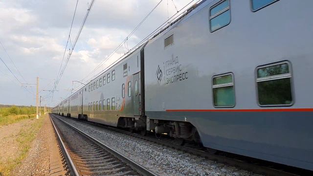 ЭП20-062 на скорости с поездом №27 "Таврия" Симферополь-Москва смотреть онлайн