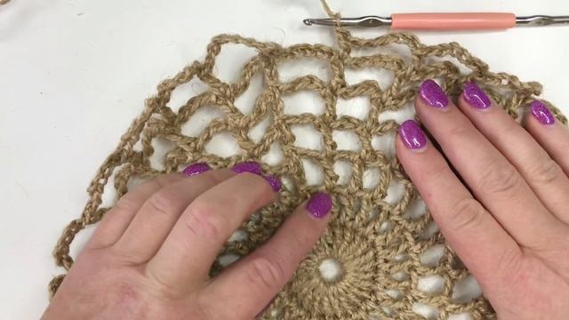 Салфетка, связанная крючком из джута. Стильный вязаный декор для дома.  #crochetdoily