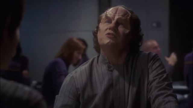 2001-10-31: T'Pol Receives Phlox on Diversity смотреть онлайн