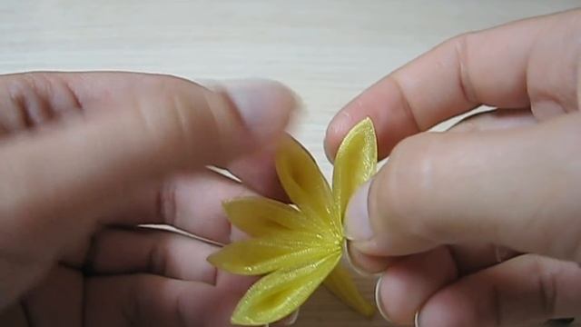 Хризантемки канзаши на заколочках клік-клак. Хризантемки на заколочках клик-клак своими руками смотреть онлайн