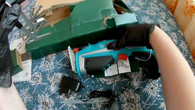 Аккумуляторная пила BOSCH Keo - пример работы.