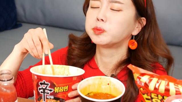 [Mukbang ASMR] 편의점 먹방 🔥 신라면볶음면 마라탕면 디저트 직접 만든 핵불닭 치즈김치볶음밥 디저트 Korean Convenience Store Food Ssoyoun смотреть онлайн