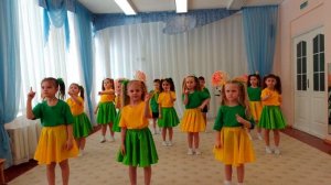 Групповой танец "Далеко от мамы"