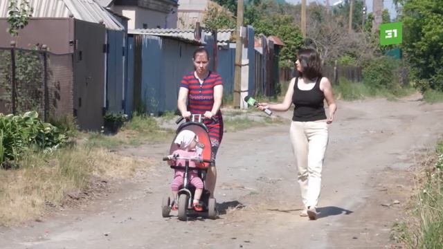 Беспощадное благоустройство. Жителям поселка Первоозерный раскурочили дорогу, сняв слой щебня смотреть онлайн