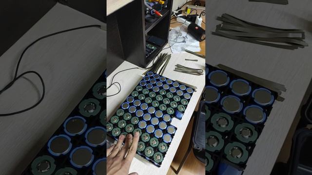 🔋Ещё одна большая батарейка 🔋Подготовка к сборке 12в 100Ач для лодочного мотора🔋 смотреть онлайн