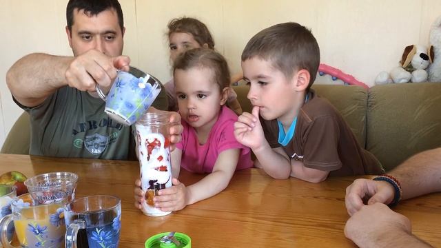 Детины Папы - Готовим смузи коктейли с детьми (Часть 1)