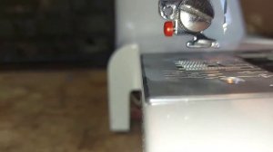 Швейная машина Janome MY EXCEL W23U путает нить, не работает нитковдеватель