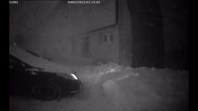 Падение снега с крыши жилого дома смотреть онлайн