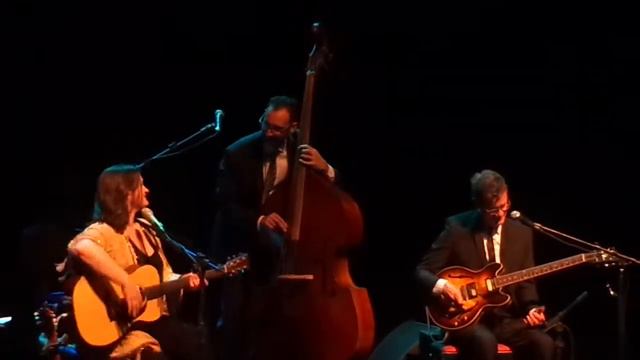 Madeleine Peyroux - Água de Beber - Dance me to the end of Love смотреть онлайн