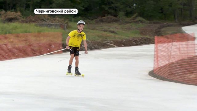 Можно и без снега: лыжероллерную трассу открыли в приморском селе смотреть онлайн