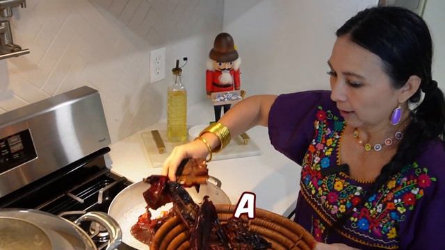 Como Hacer el MEJOR Pozole Rojo con Carne de Puerco смотреть онлайн