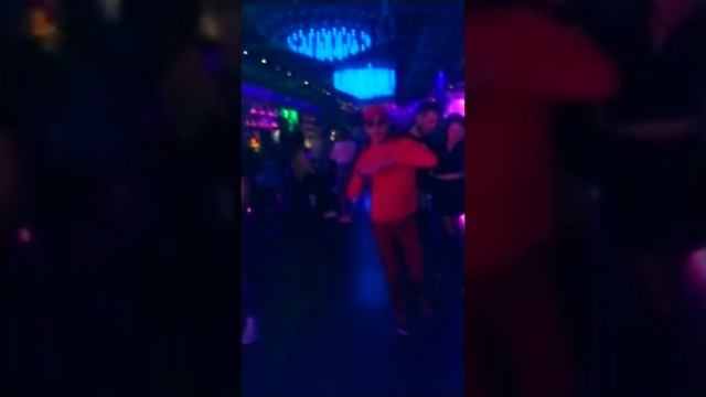 Гагарин музыкальный ресторан. Танцы до упада. @retrodiscoteka @legendofprimorsky @dance смотреть онлайн