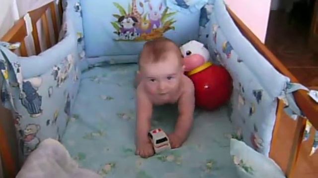 От нашей улыбки станет всем светлей.AVI смотреть онлайн