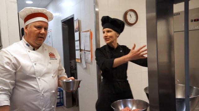 Национальная кухня ЛИТВЫ - ЦЕППЕЛИНЫ? Литва. Вильнюс | Часть 2 смотреть онлайн