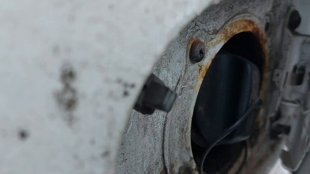 Крепление пружины лючка бензобака Ларгус чтоб не потерять смотреть онлайн