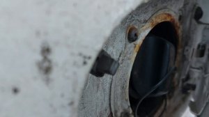 Крепление пружины лючка бензобака Ларгус чтоб не потерять