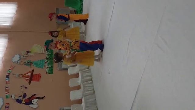 танцы маленьких ангелочков. Новогодние танцы #танцыдлядетей #детитанцуют #dancebykids смотреть онлайн