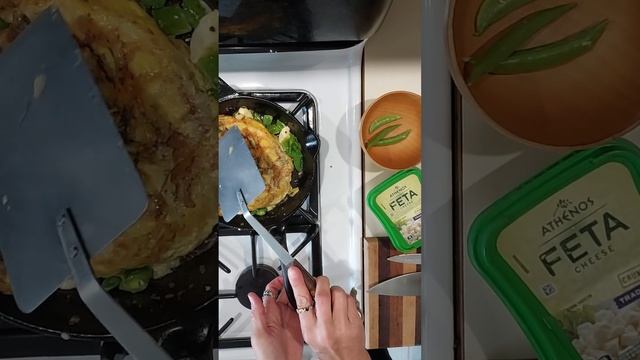 Omelette: Eggs, Cream, Feta, Sugar Snap Peas смотреть онлайн