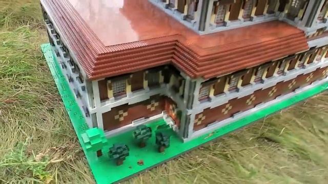 LEGO Minecraft Woodland Mansion смотреть онлайн
