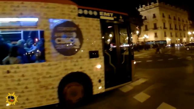 Количество народа на салюте в Валенсии поразило!!! смотреть онлайн