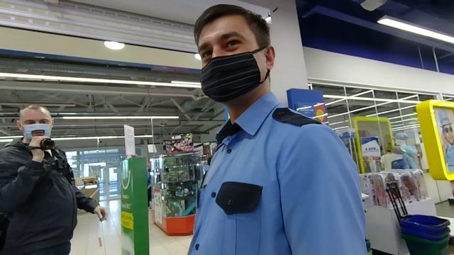 Вызвали полицию и были наказаны. Без маски не продадим. смотреть онлайн