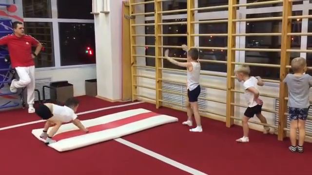 volteretas hacia atrás en la gimnásia смотреть онлайн