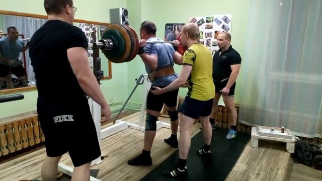 Приседания 200 кг на 8 раз. смотреть онлайн