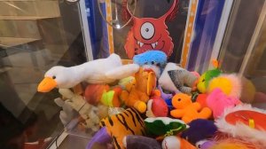 Гусь-Обнимусь в преддверии Нового Года / Играем в аппарате Хватайка