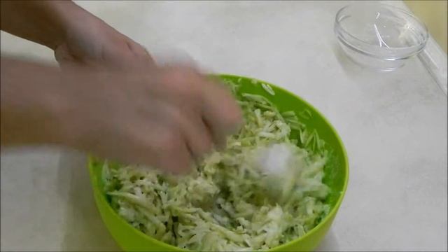 Оладьи из кабачков / Pumpkin fritters смотреть онлайн