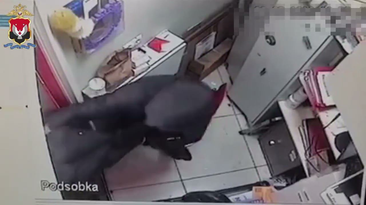 В Ижевске бывший работник салона мобильной связи ограбил недавнего работодателя смотреть онлайн