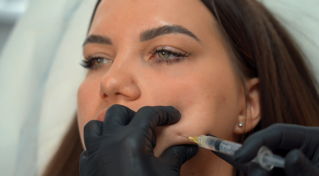 Введение липолитика. Коррекция второго подбородка. смотреть онлайн