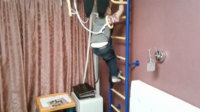 он спрыгнул с лестницы с колцами смотреть онлайн