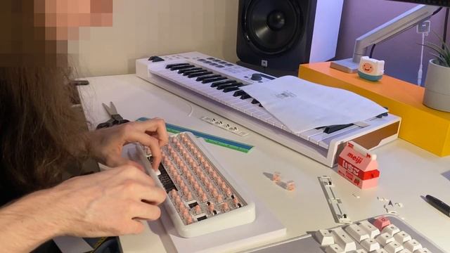 melgeek Mojo60 custom keyboard - Kat Milkshake + Zeal Sakurio Switches + GK64XS PCB / plate смотреть онлайн