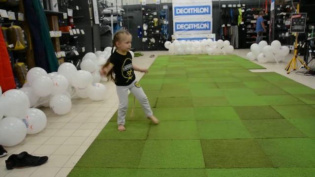 Ярмарка спортивных секций в ДЕКАТЛОН. Капоэйра дети смотреть онлайн