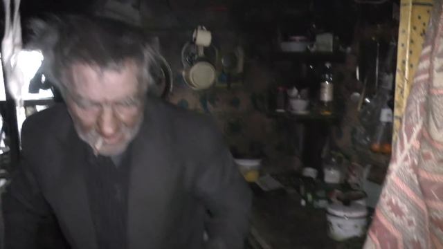ЖИВУ В ЧУЖОМ ДОМЕ, БЕЗ СВЕТА И ТЕПЛА!!! смотреть онлайн