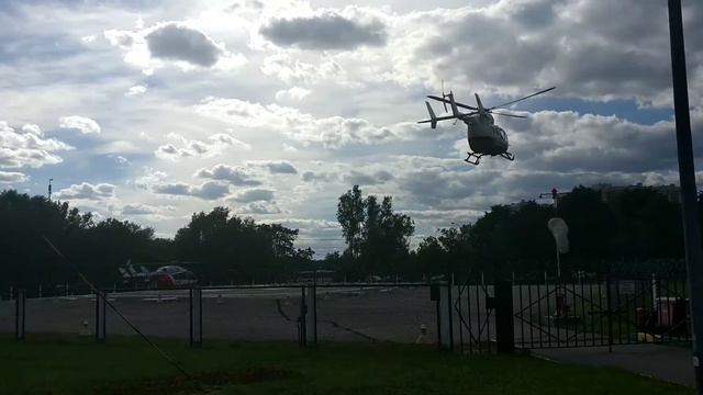 Вертолет RA-01883 Заход на посадку 15 ГКБ МОСКВА смотреть онлайн