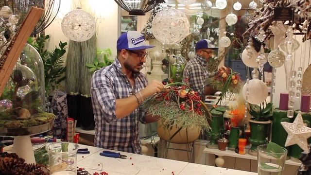 Мастер-класс Новогодний букет на основе каркаса из сосновых иголок смотреть онлайн