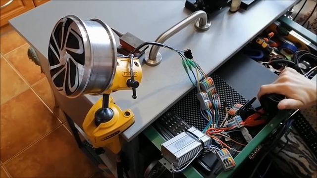 Эл.трицикл для инвалидов, полный привод ч.6(Electric tricycle for the disabled, all-wheel drive p.6 смотреть онлайн