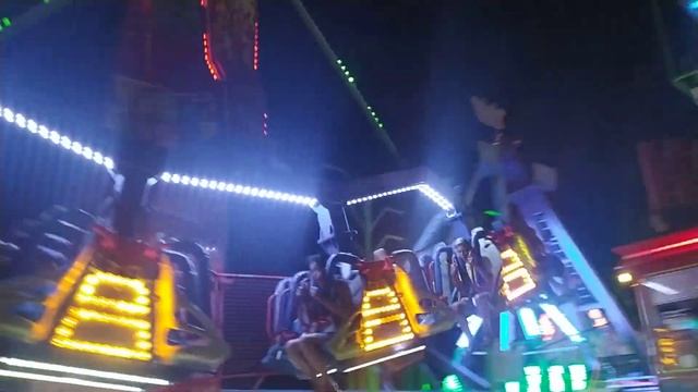 Рома на аттракционах.... Не страшно, но понравилось! Бердянск (16 июля 2021)??? смотреть онлайн