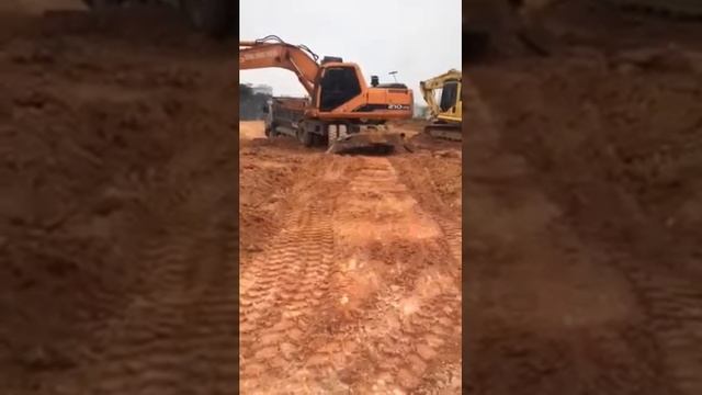 DOOSAN 210 & KOMATSU PC210-8 смотреть онлайн