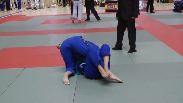 И на старуху бывает проруха. Красивый поединок джиу джитсу смотреть онлайн