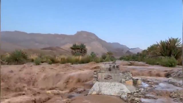 Dry Valley Bed Flooded in a few Seconds ! Terrible Flash Floods in Oman - Mahdah, Dhank смотреть онлайн