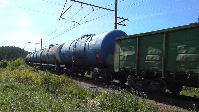 ВЛ11М-210/322 А с перегоняемым тепловозом ТЭМ18ДМ-3141 и грузовым поездом смотреть онлайн