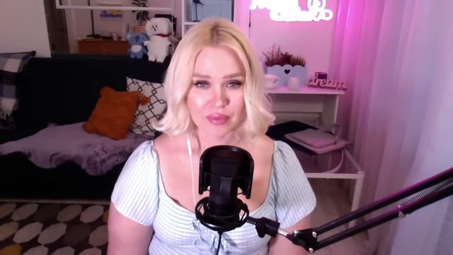21.06.2022 | Маруся на стриме | Читаем фанфики о Вигуках смотреть онлайн