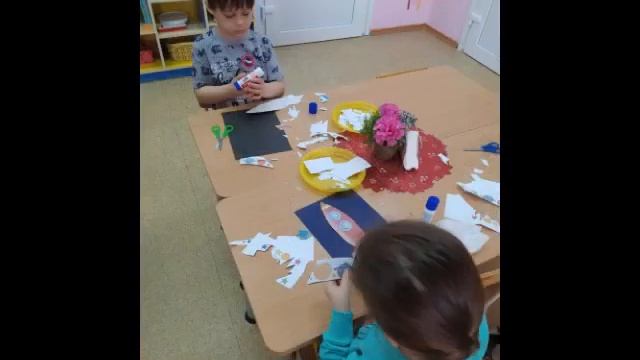 "ДЕНЬ КОСМОНАВТИКИ".Группа 9 "Сказка". смотреть онлайн